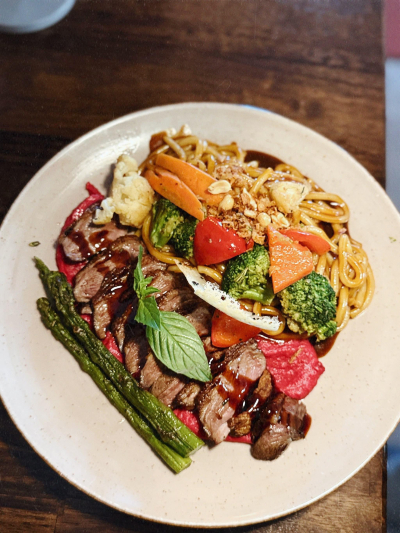 Vegane Ente, gegrilltes Gemüse, Jasminreis